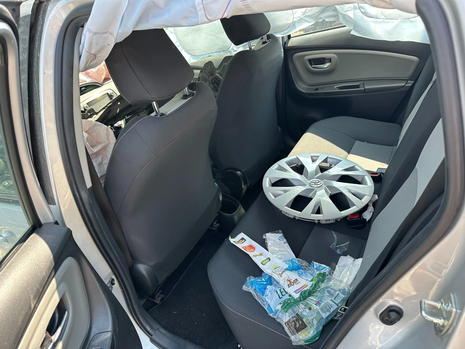 Toyota Yaris 1.0I 69kc EURO6 - изображение 9