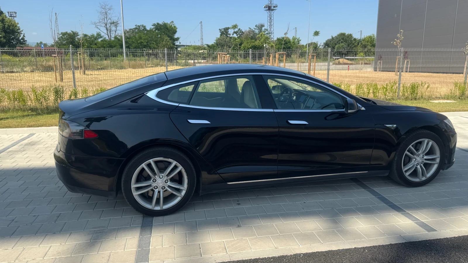 Tesla Model S  - изображение 2