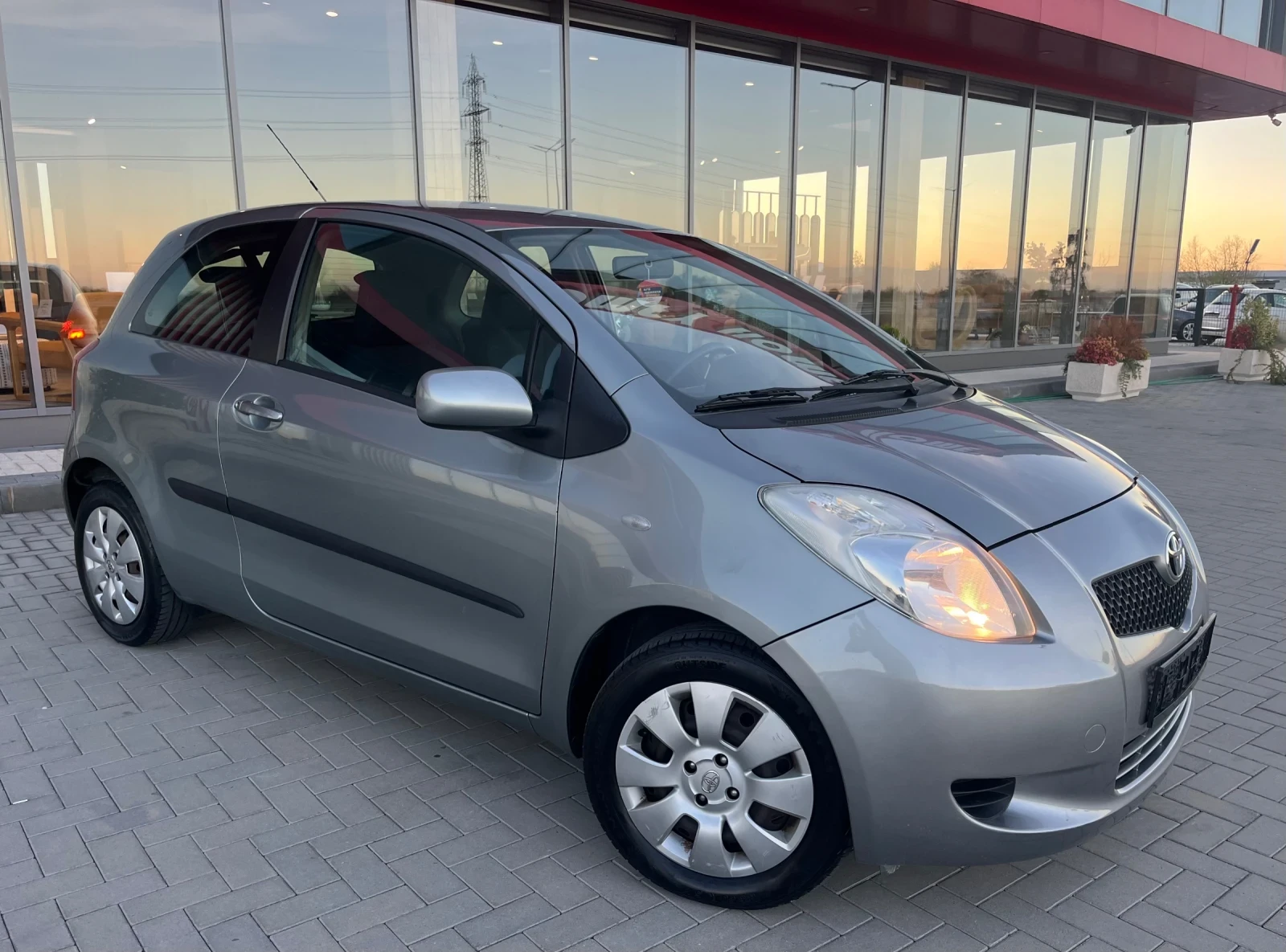 Toyota Yaris Автоматик - изображение 3