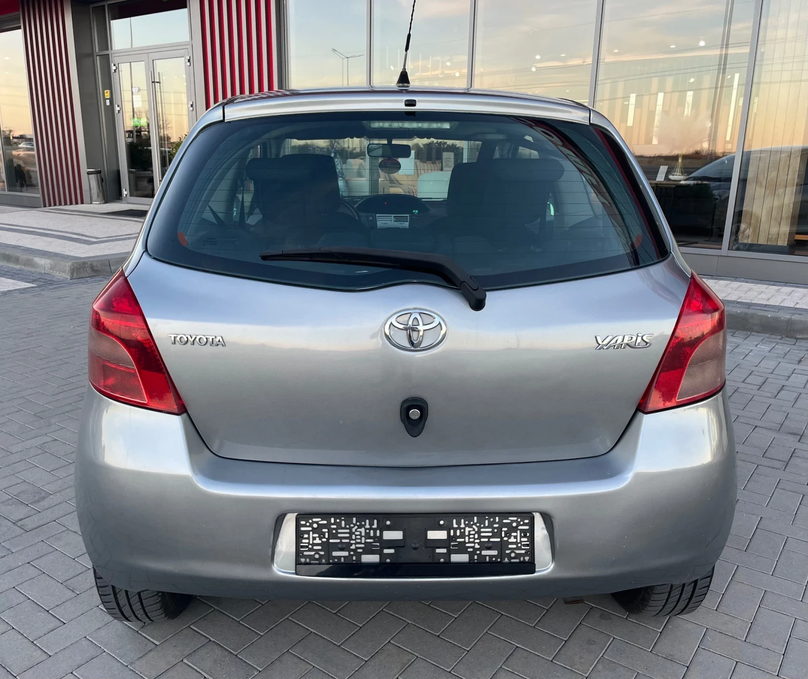 Toyota Yaris Автоматик - изображение 5
