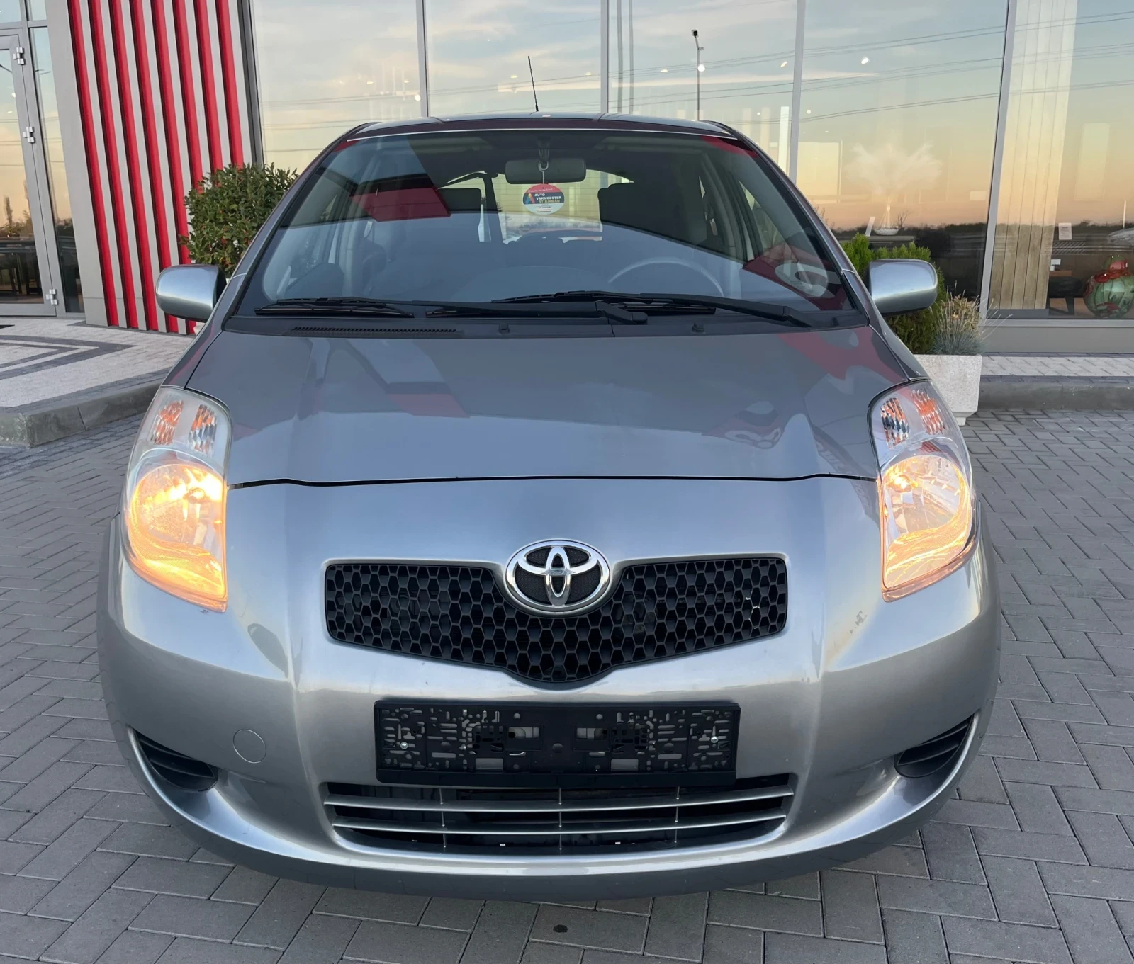 Toyota Yaris Автоматик - изображение 2