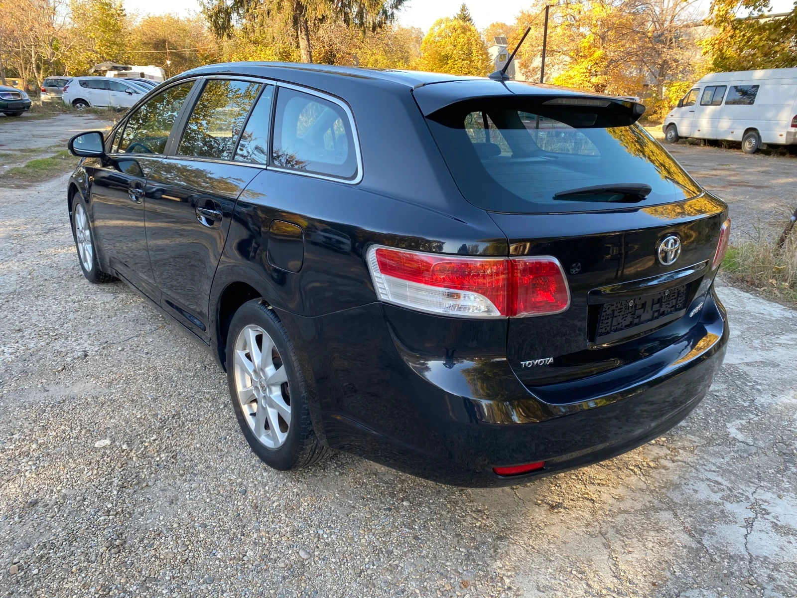 Toyota Avensis 2.0d4d Euro5 - изображение 7