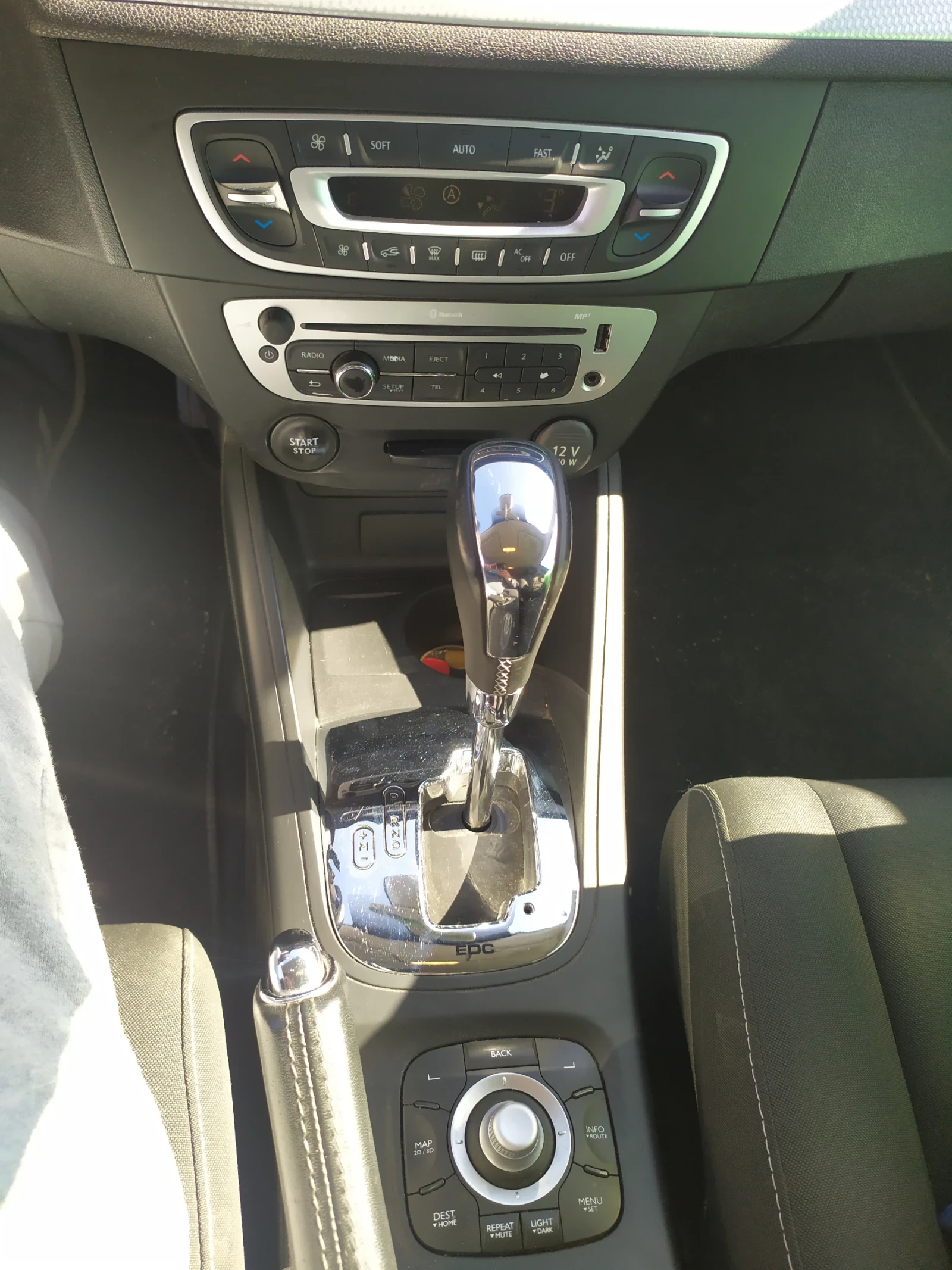 Renault Megane 1.5dci 110 EDC, снимка 7 - Автомобили и джипове - 53927798