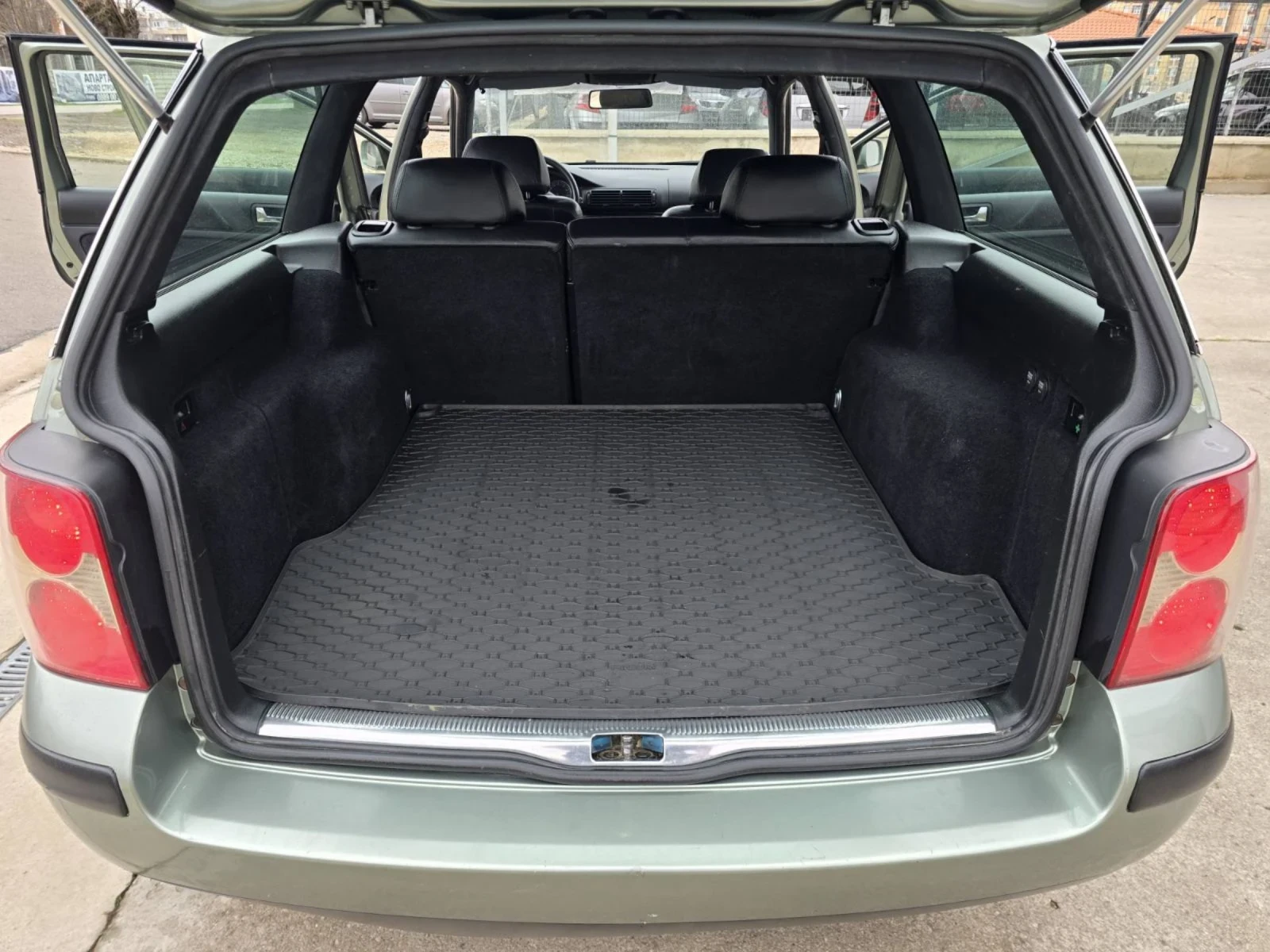 VW Passat 1.9TDI H-LINE 131KC , снимка 11 - Автомобили и джипове - 53955392