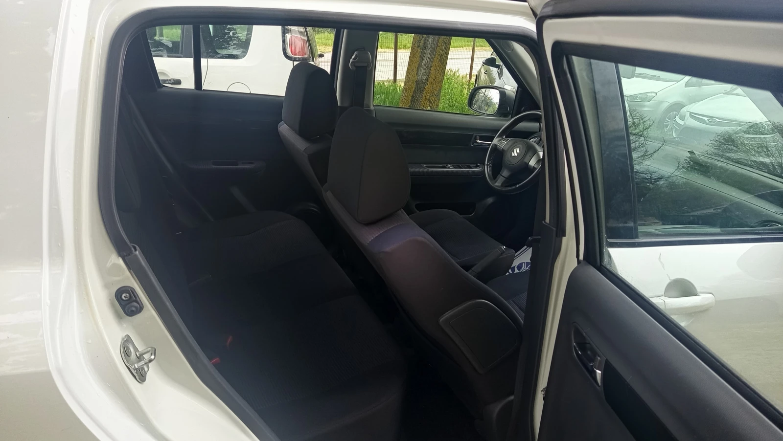 Suzuki Swift 1.3 FACELIFT KLIMA ВЕРИГА, снимка 15 - Автомобили и джипове - 54486599