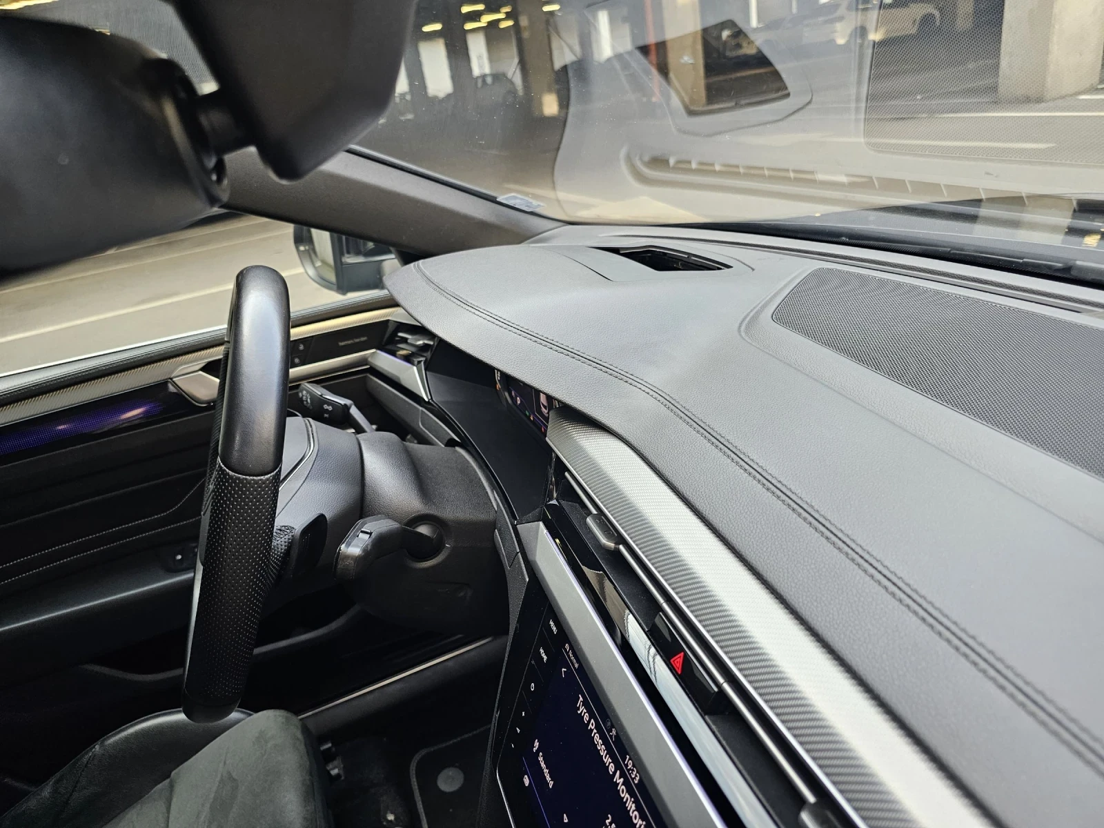 VW Arteon 2.0TDI SCR R-Line 4MOTION 200hp Headup Panorama, снимка 15 - Автомобили и джипове - 54801538