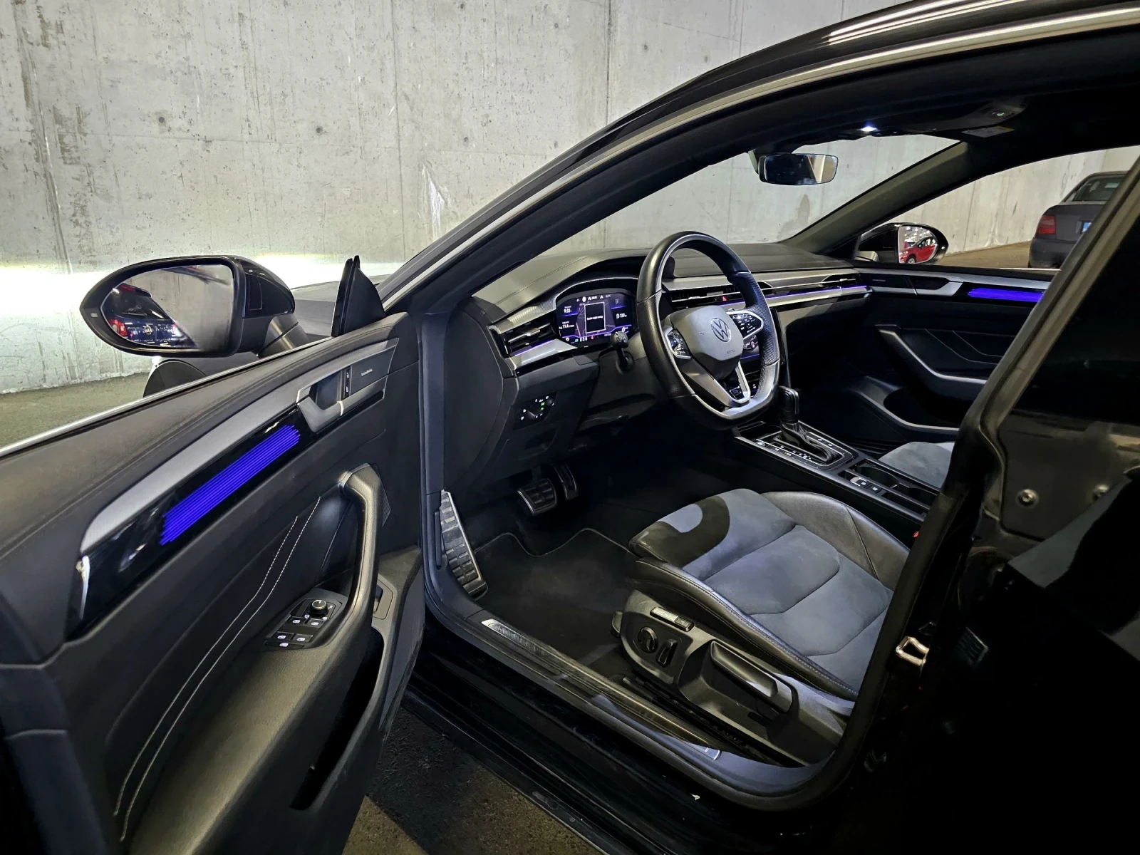 VW Arteon 2.0TDI SCR R-Line 4MOTION 200hp Headup Panorama, снимка 11 - Автомобили и джипове - 54801538