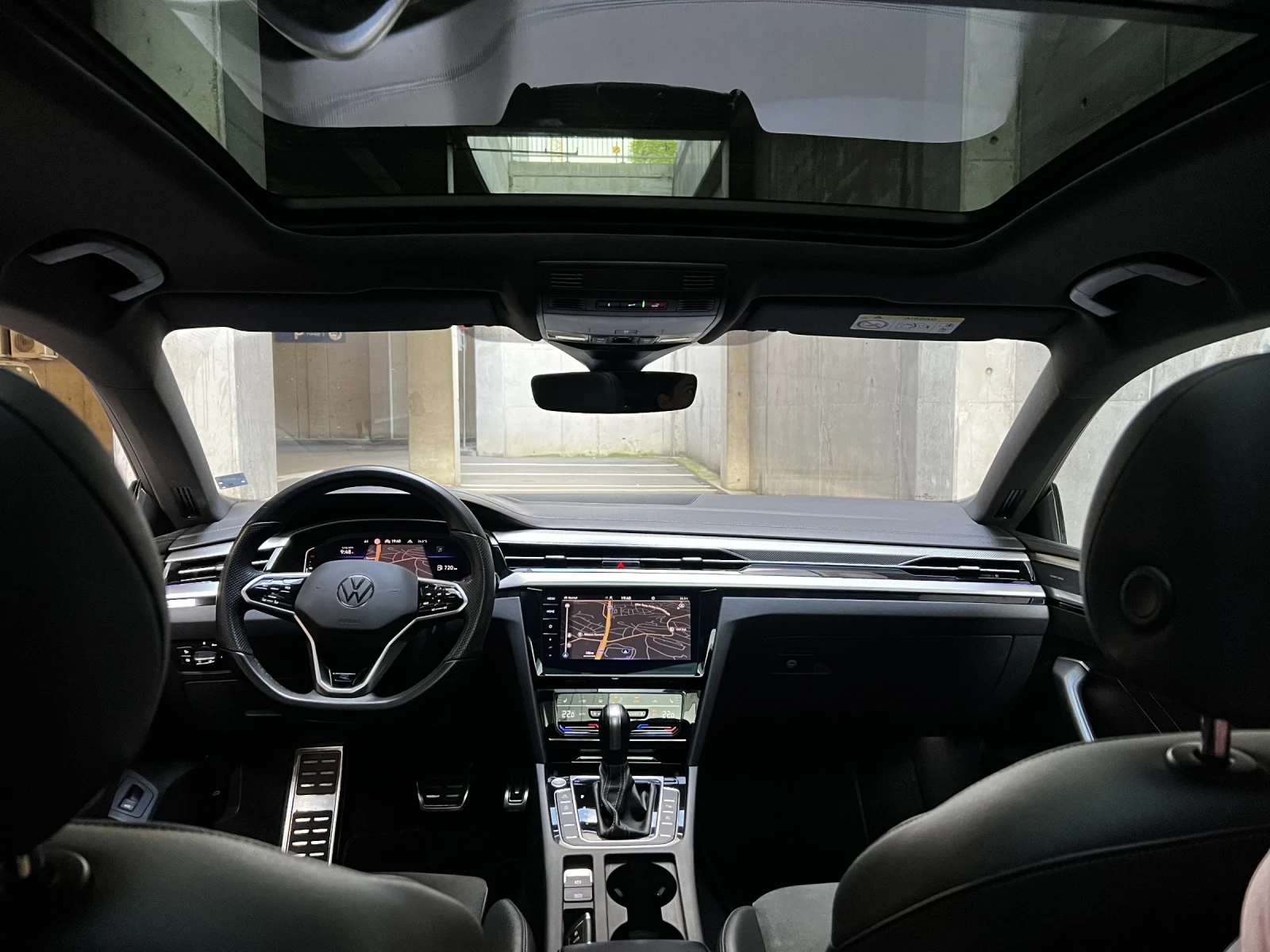 VW Arteon 2.0TDI SCR R-Line 4MOTION 200hp Headup Panorama, снимка 10 - Автомобили и джипове - 54801538