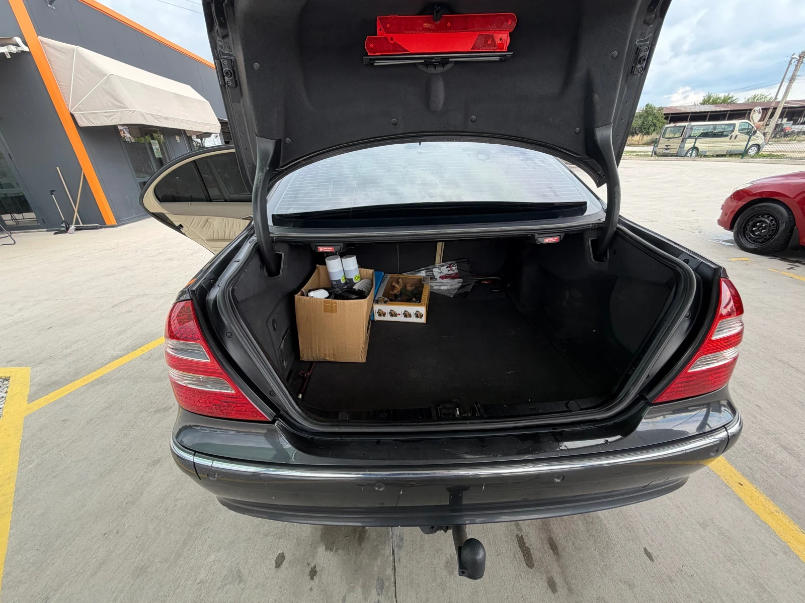 Mercedes-Benz E 320 4Matik AIRmatik, снимка 12 - Автомобили и джипове - 54821680