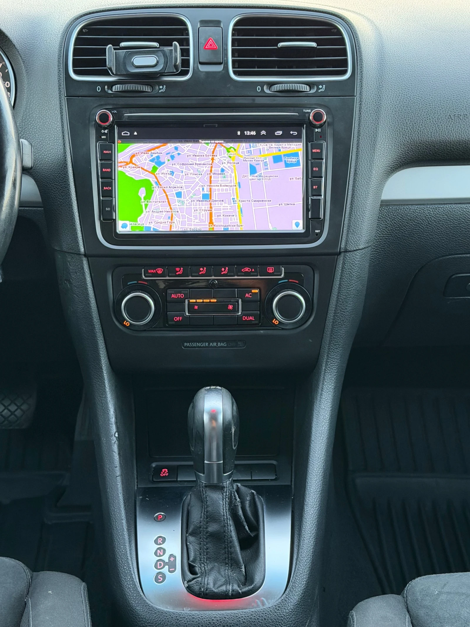VW Golf 2.0TDI АВТОМАТ ВСИЧКО ПЛАТЕНО, снимка 11 - Автомобили и джипове - 54934368