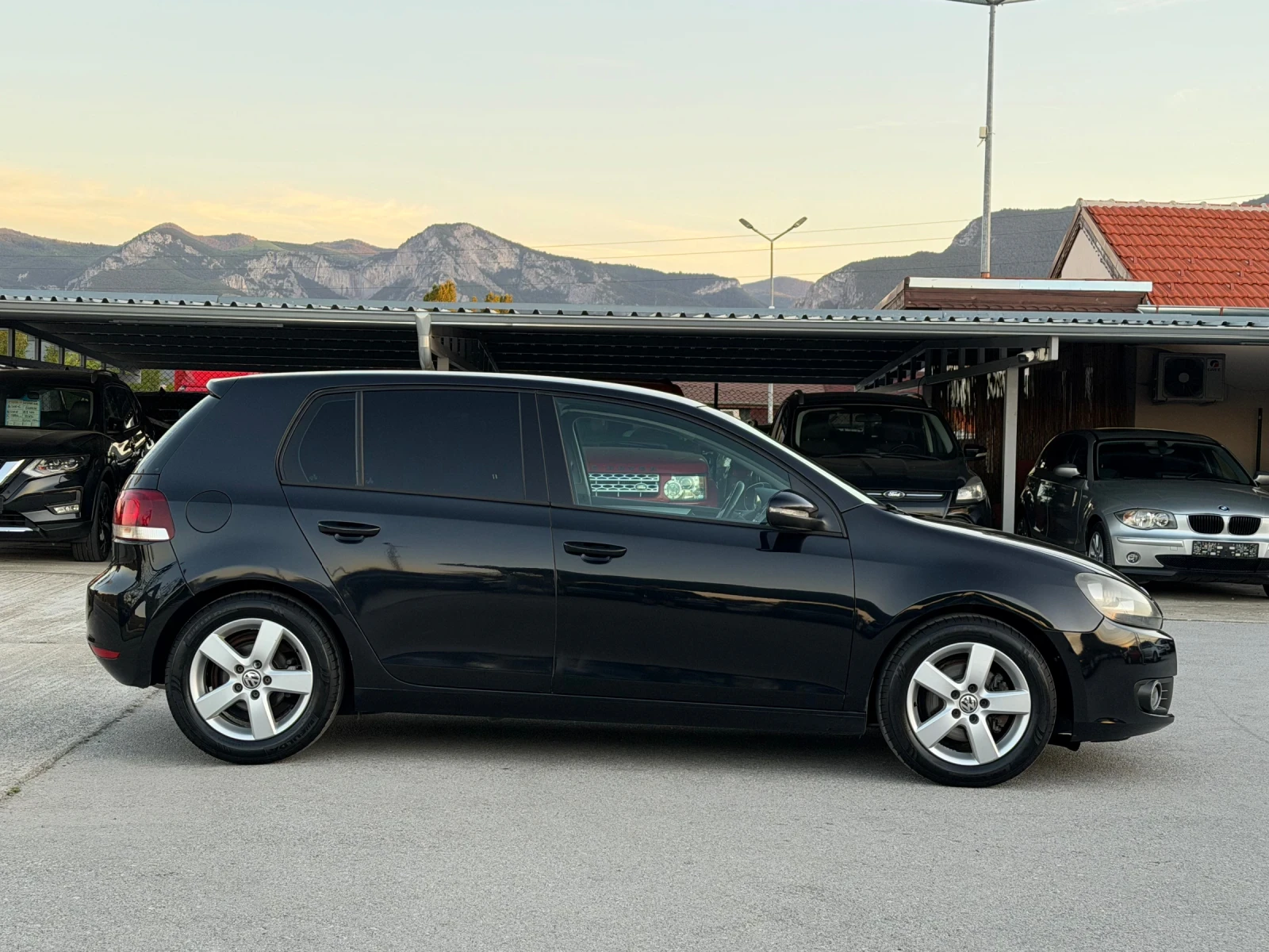 VW Golf 2.0TDI АВТОМАТ ВСИЧКО ПЛАТЕНО, снимка 4 - Автомобили и джипове - 54934368