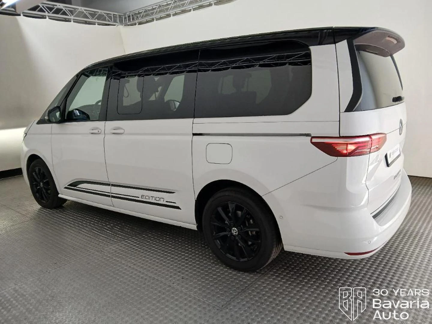 VW Multivan Edition lang DSG Easy Open Basic, снимка 2 - Автомобили и джипове - 55423905