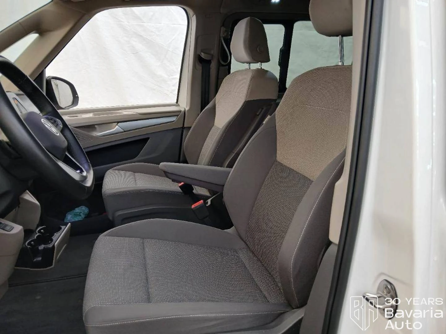 VW Multivan Edition lang DSG Easy Open Basic, снимка 6 - Автомобили и джипове - 55423905