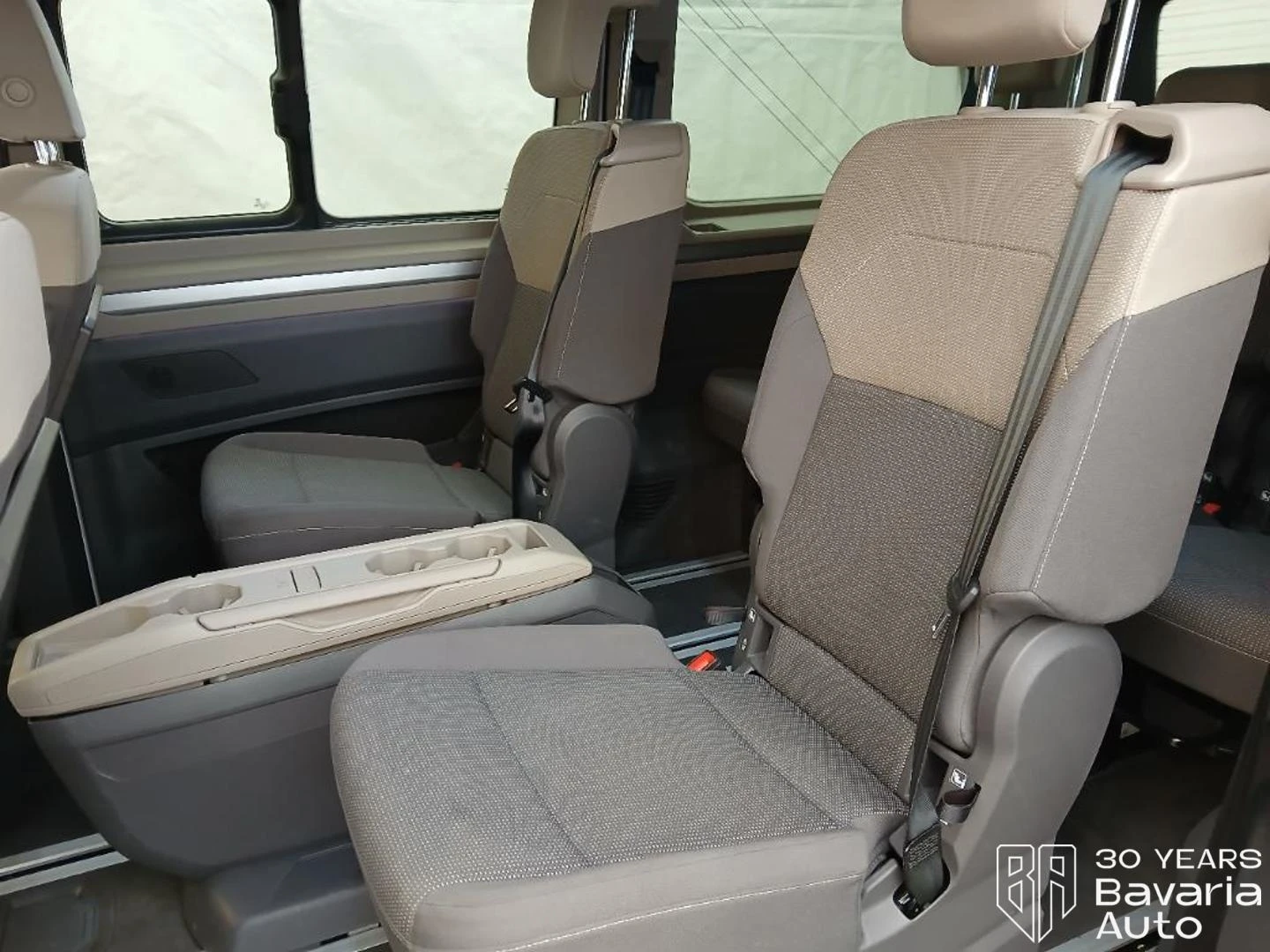 VW Multivan Edition lang DSG Easy Open Basic, снимка 8 - Автомобили и джипове - 55423905