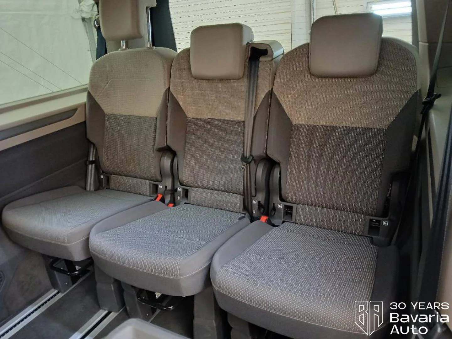 VW Multivan Edition lang DSG Easy Open Basic, снимка 9 - Автомобили и джипове - 55423905