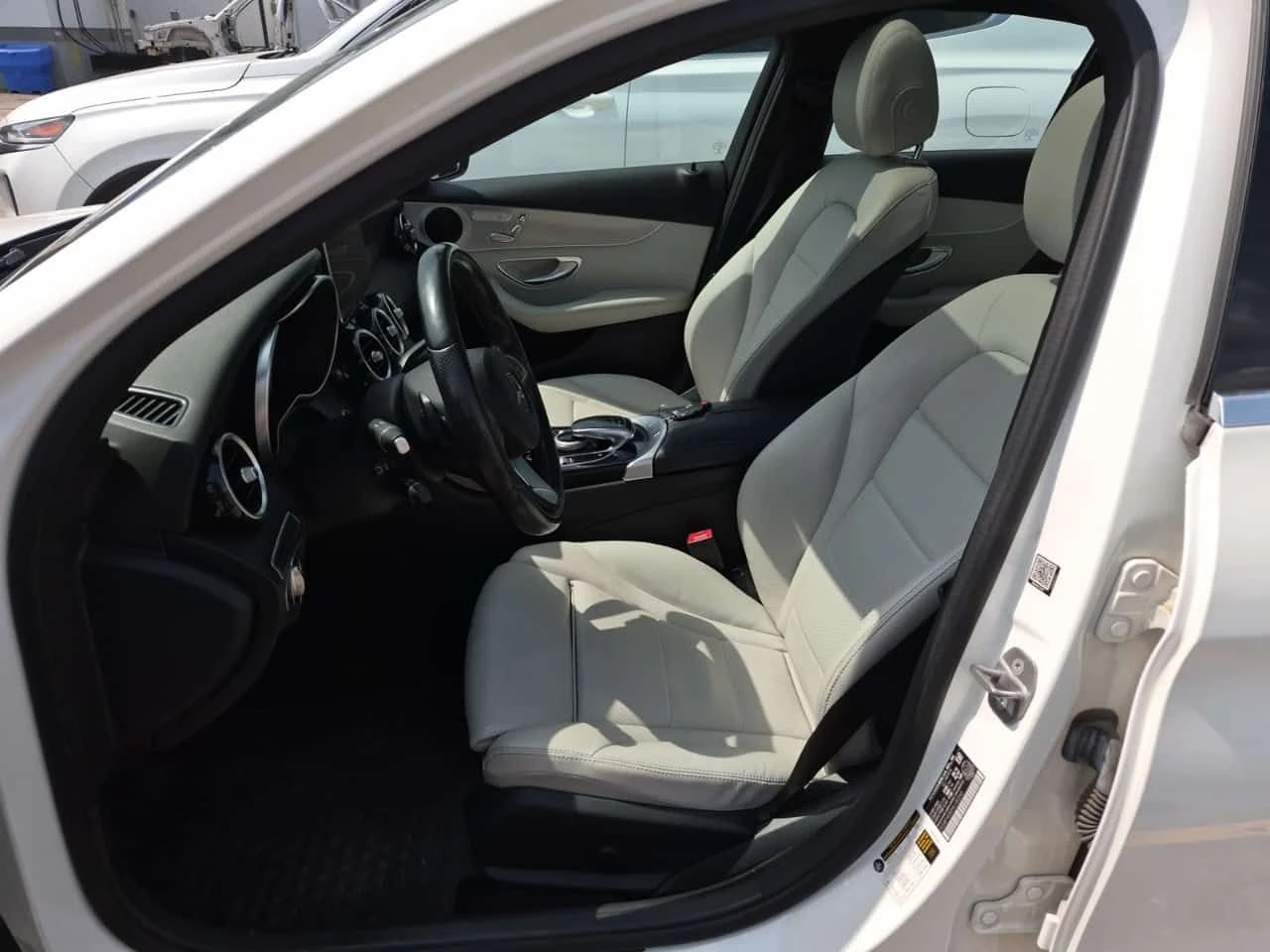 Mercedes-Benz C 300 * CARFAX * ОПЦИЯ ЗА АВТОКРЕДИТ * , снимка 5 - Автомобили и джипове - 55547822