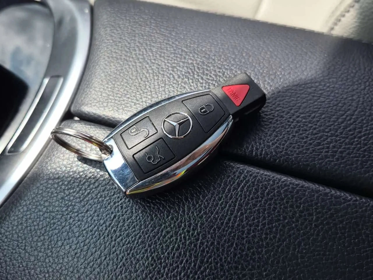 Mercedes-Benz C 300 * CARFAX * ОПЦИЯ ЗА АВТОКРЕДИТ * , снимка 8 - Автомобили и джипове - 55547822