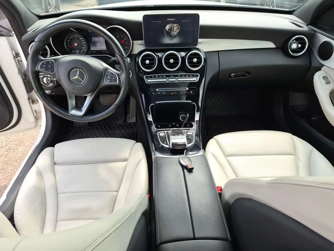 Mercedes-Benz C 300 * CARFAX * ОПЦИЯ ЗА АВТОКРЕДИТ * , снимка 10 - Автомобили и джипове - 55547822