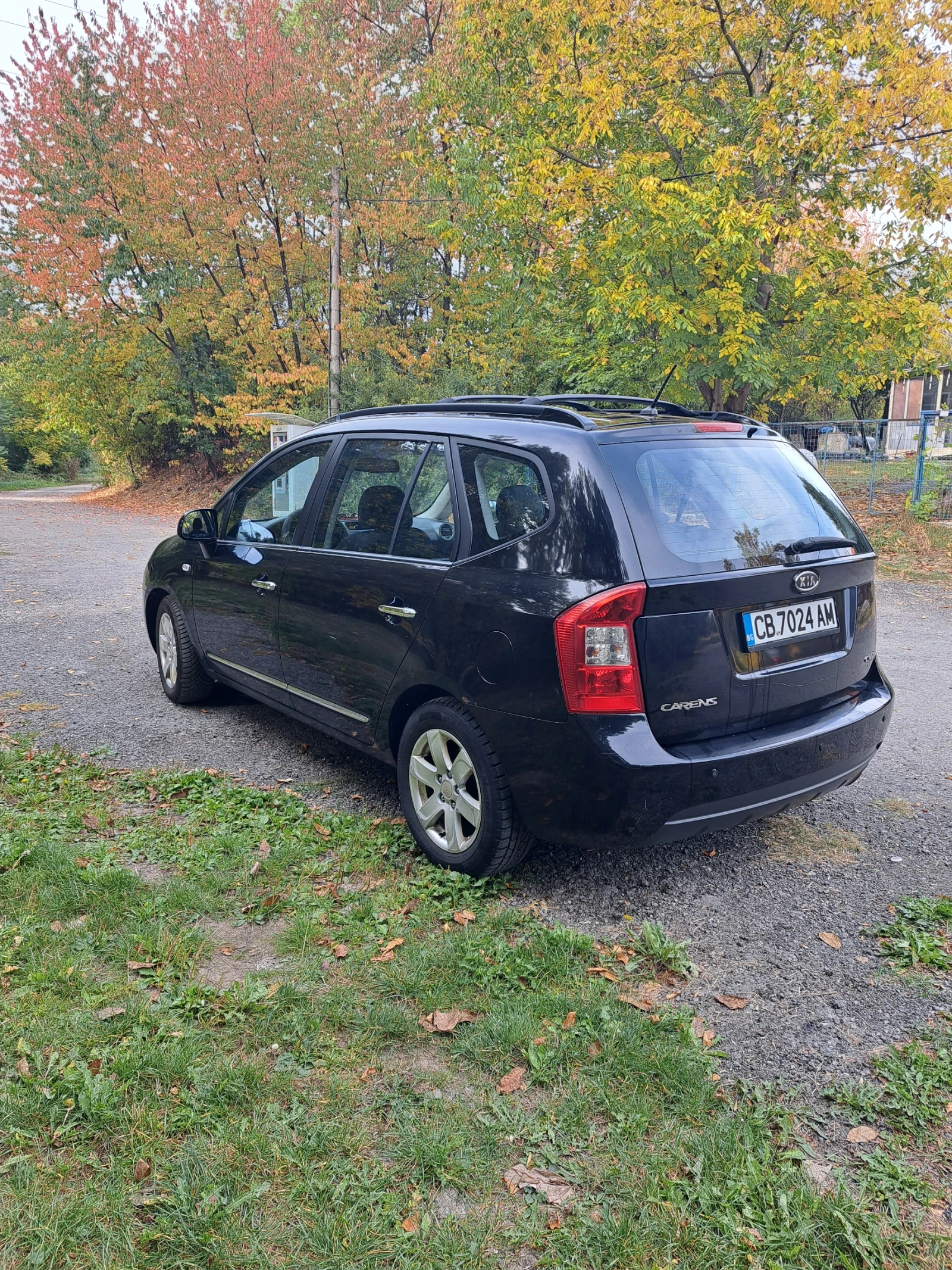 Kia Carens, снимка 4 - Автомобили и джипове - 56449140