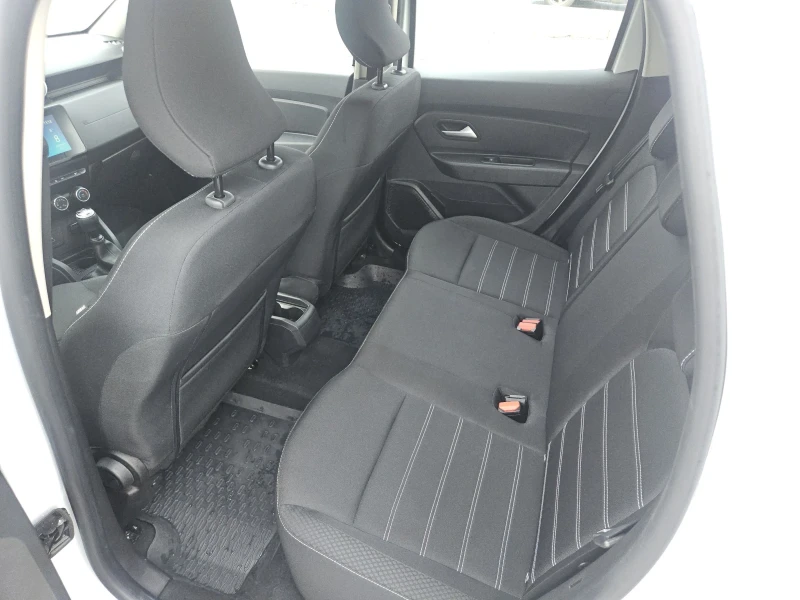Dacia Duster 1.5dci--4x4--LED, снимка 10 - Автомобили и джипове - 52694166