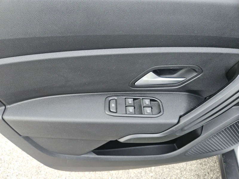 Dacia Duster 1.5dci--4x4--LED, снимка 16 - Автомобили и джипове - 52694166