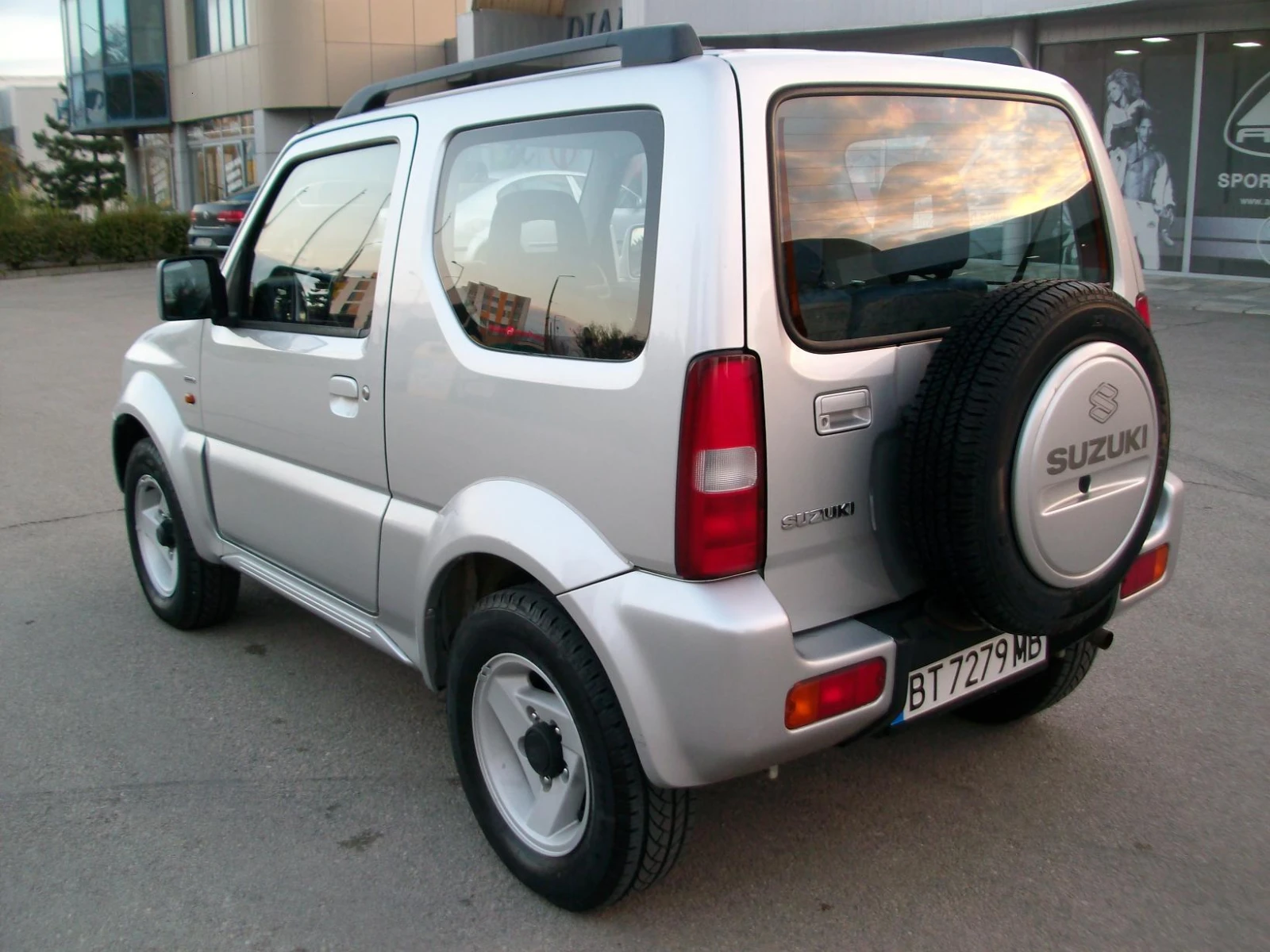 Suzuki Jimny 1.3i Klimatik  ITALIQ  OTLICHNO SASTOQNIE - изображение 7