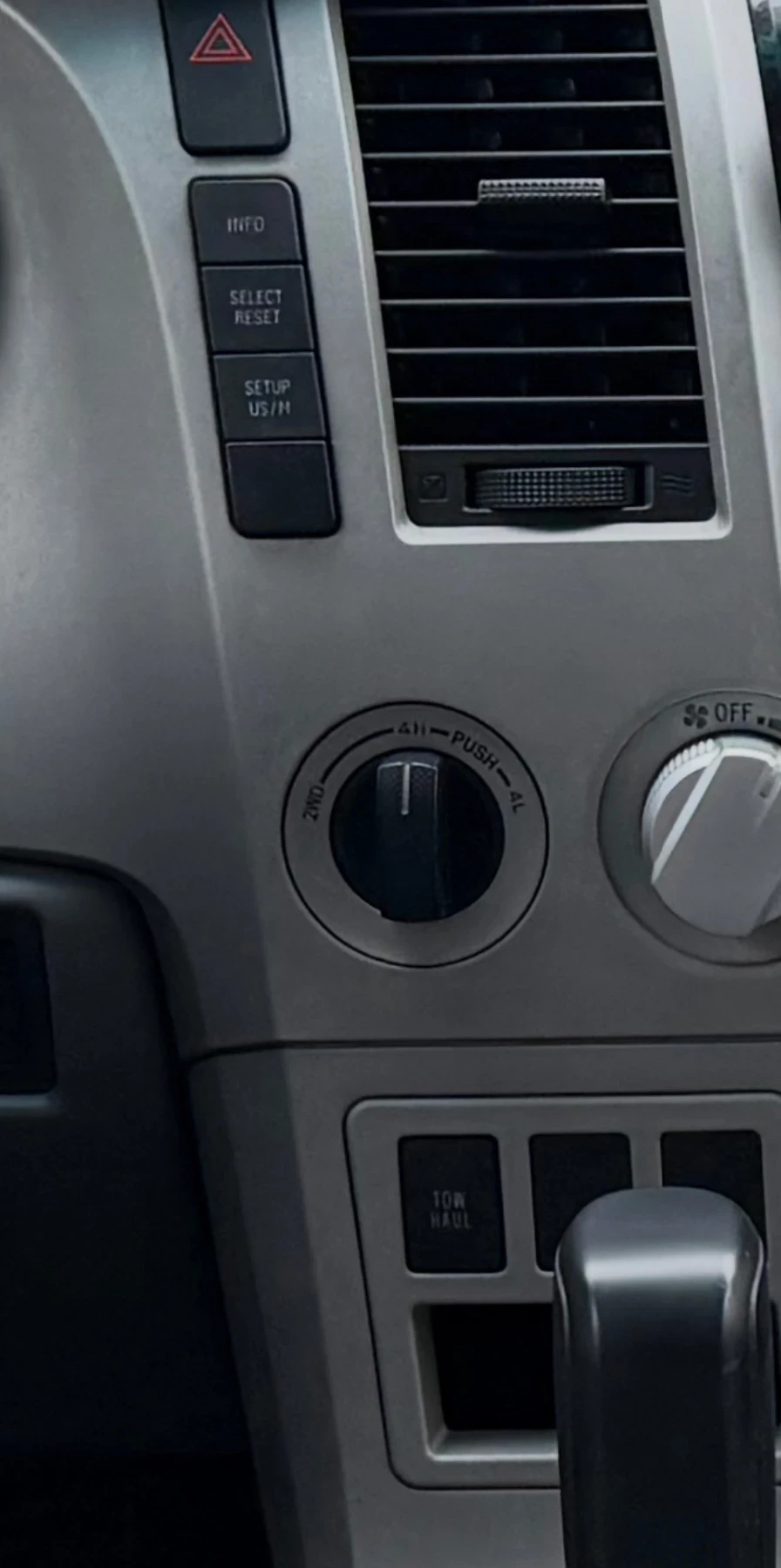 Toyota Tundra  - изображение 9