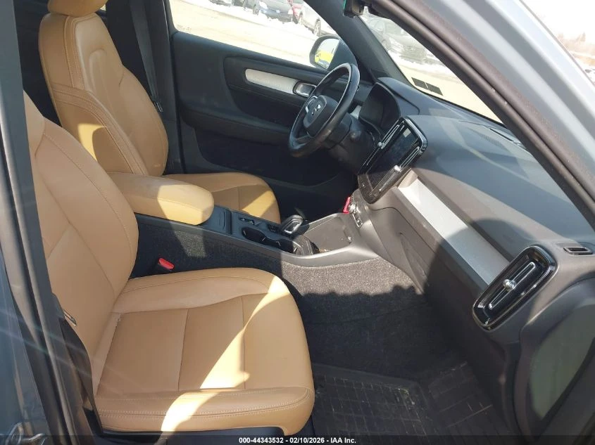 Volvo XC40 T5 MOMENTUM * CARFAX*  | Mobile.bg � ����������� 5