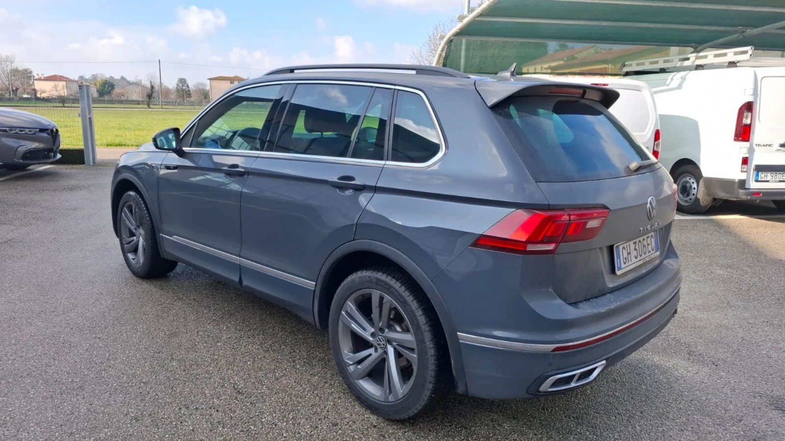 VW Tiguan R Line NovA, снимка 3 - Автомобили и джипове - 54186736
