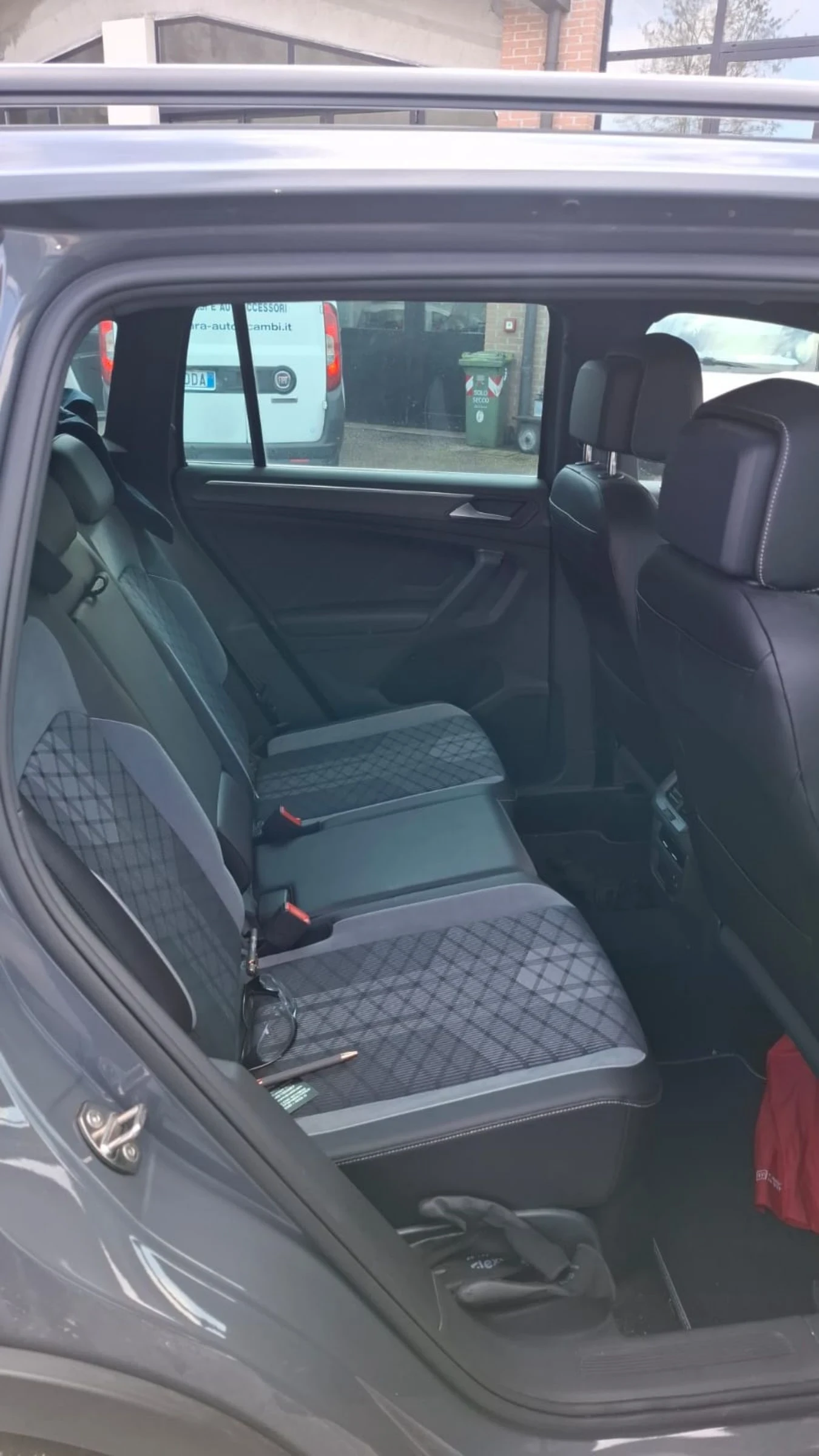 VW Tiguan R Line NovA, снимка 8 - Автомобили и джипове - 54186736