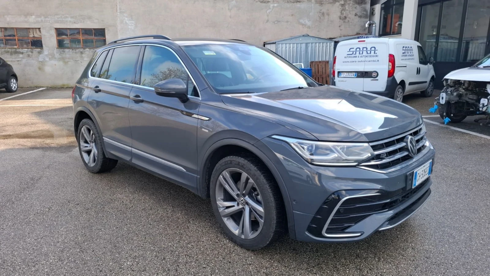 VW Tiguan R Line NovA, снимка 2 - Автомобили и джипове - 54186736
