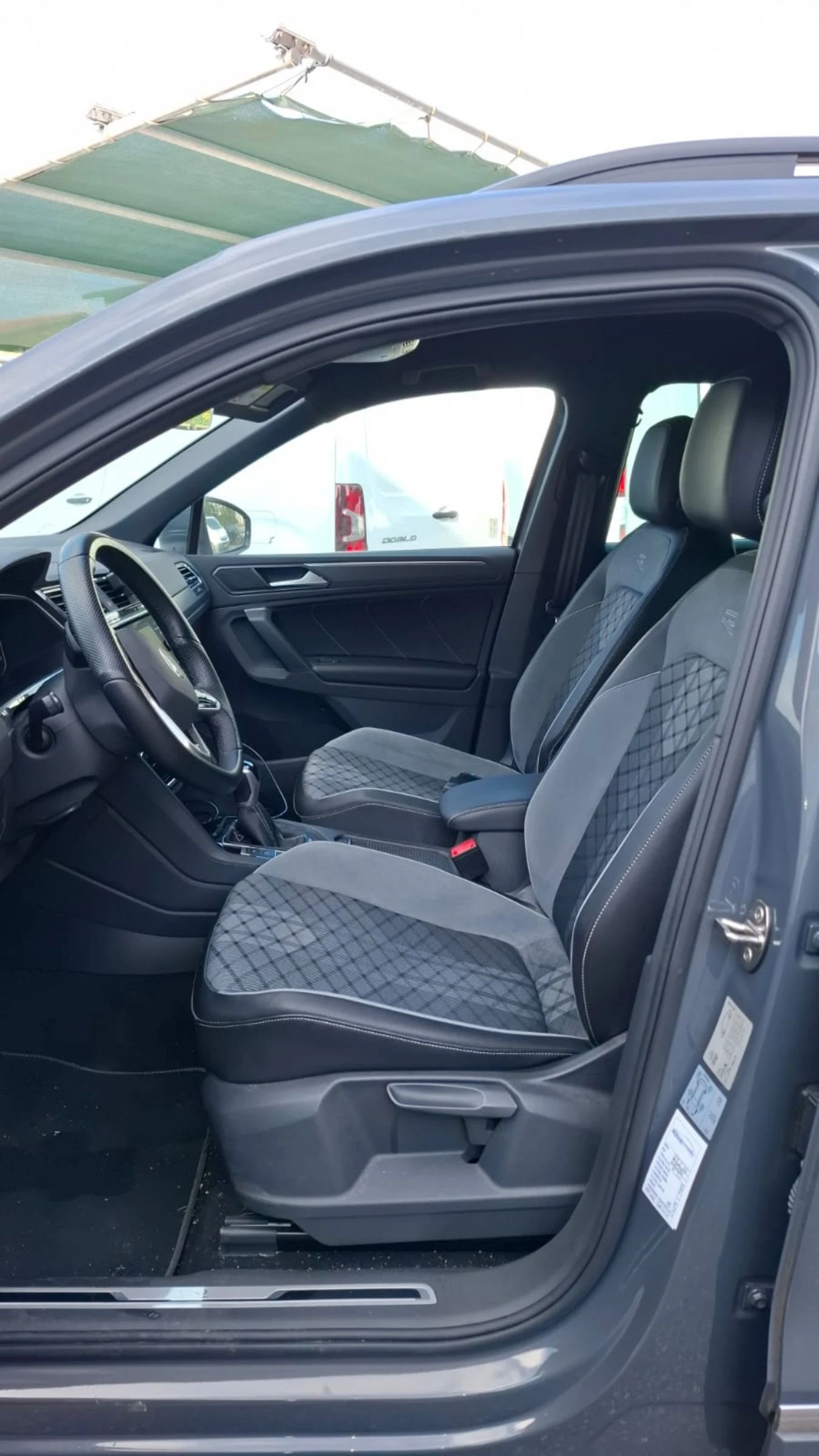 VW Tiguan R Line NovA, снимка 5 - Автомобили и джипове - 54186736