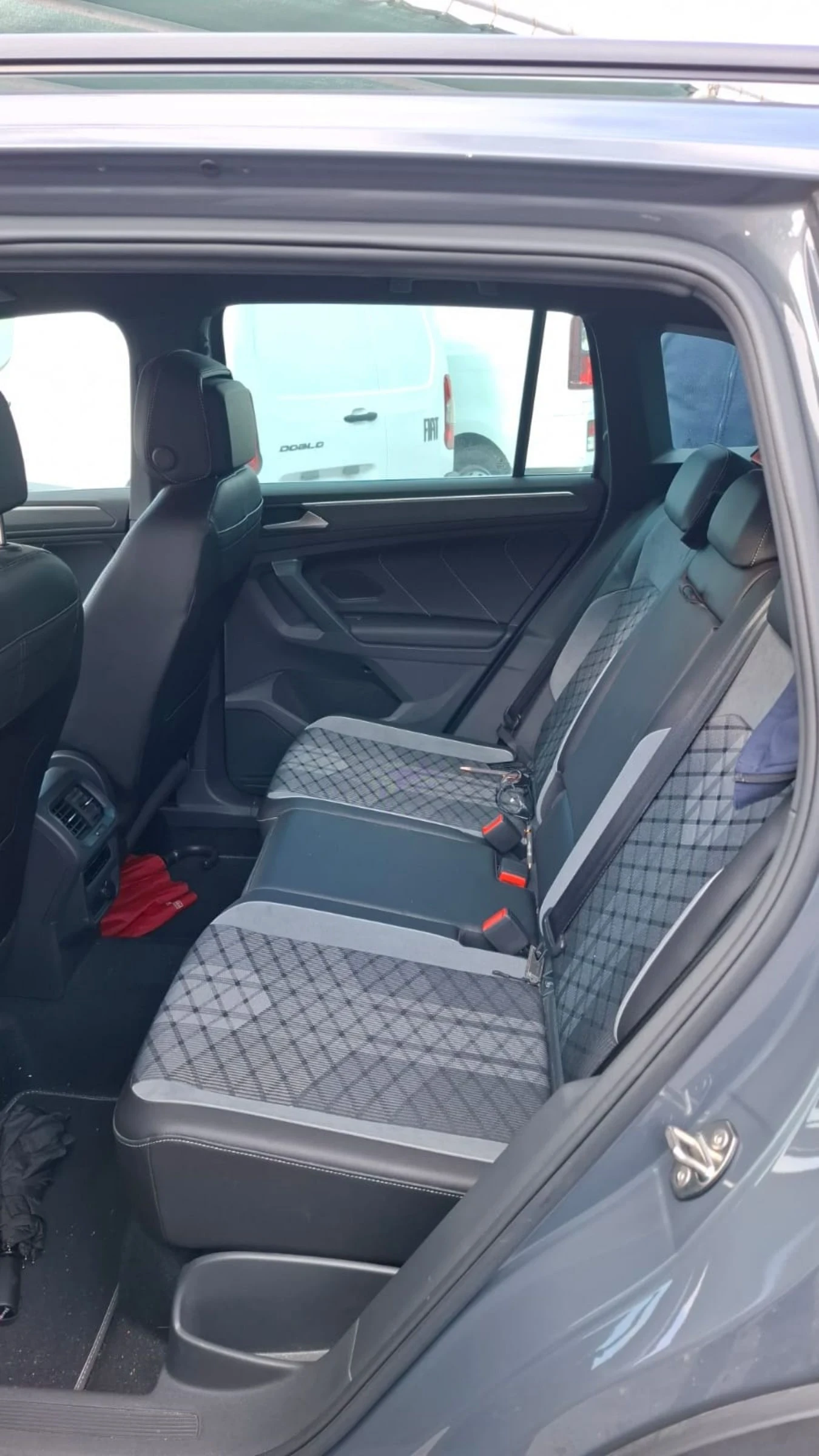 VW Tiguan R Line NovA, снимка 7 - Автомобили и джипове - 54186736