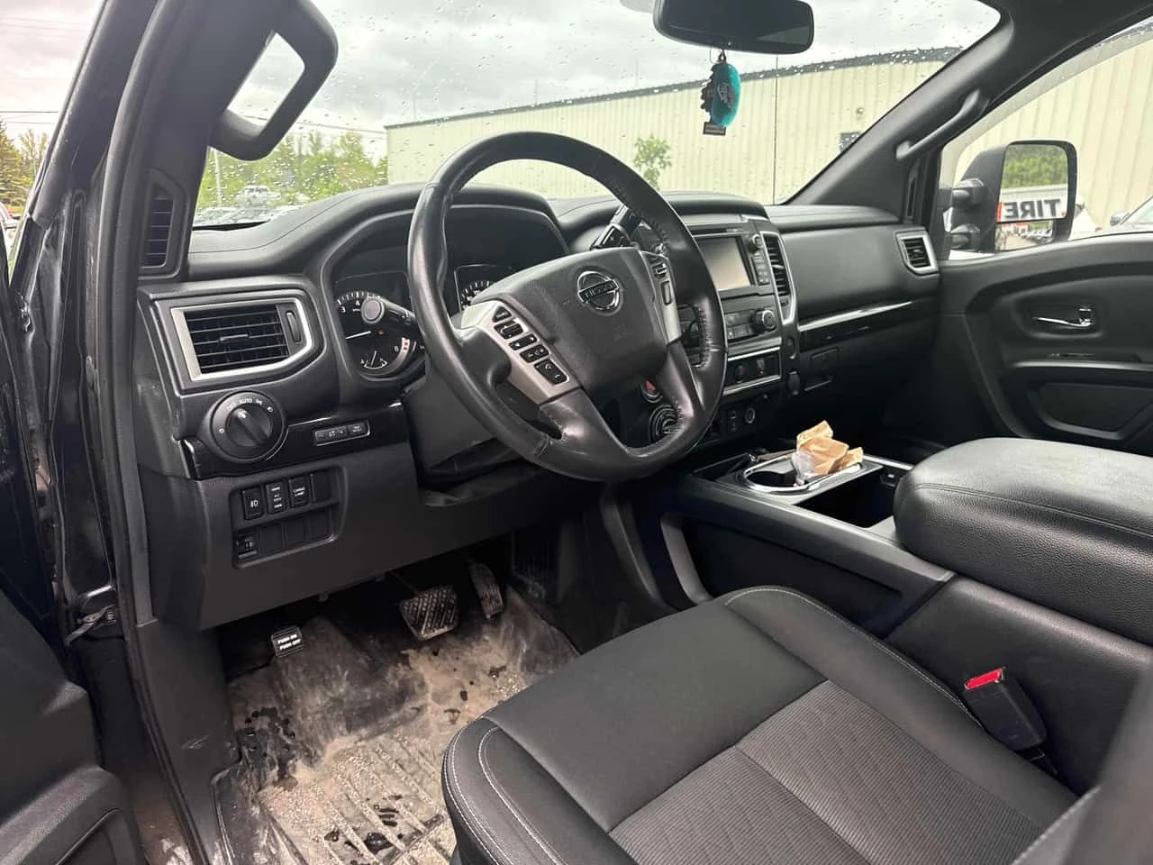 Nissan Titan crew cab * 4x4 * АВТОКРЕДИТ БЕЗ ПЪРВОНАЧАЛНА ВНОСКА* , снимка 5 - Автомобили и джипове - 54992886