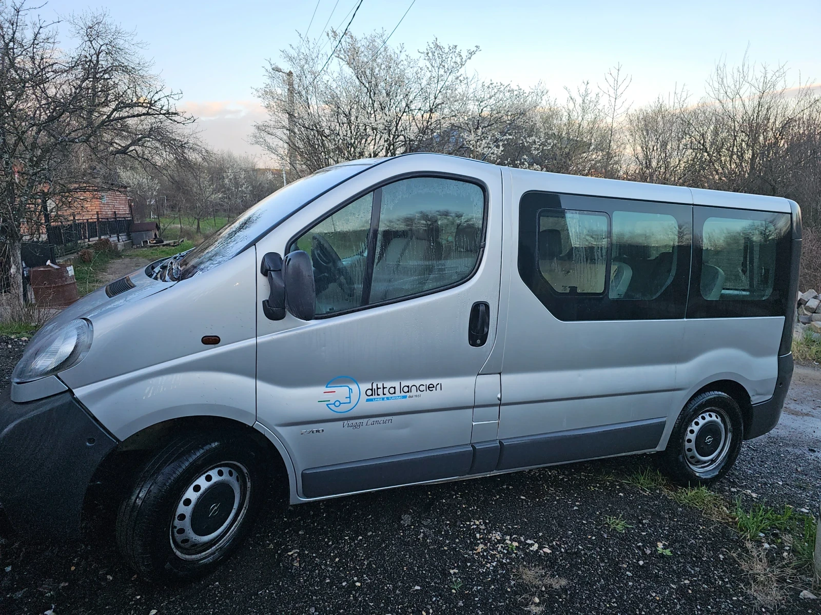 Opel Vivaro 8+ 1, снимка 1 - Бусове и автобуси - 54103763