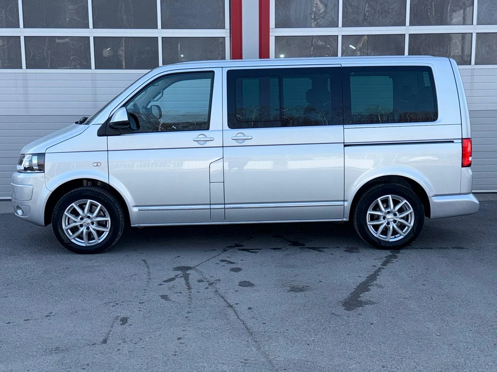 VW Multivan 2.0TDI HIGHLINE AUTOMATIK DSG NAVI KLIMATRONIK , снимка 6 - Бусове и автобуси - 54194082