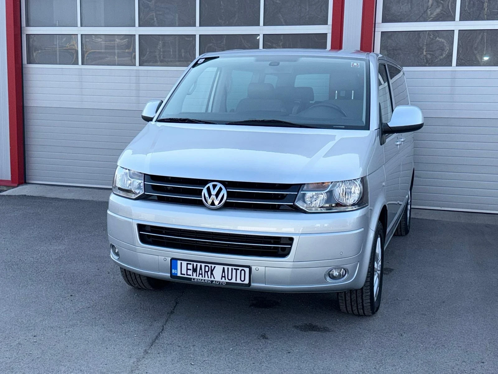 VW Multivan 2.0TDI HIGHLINE AUTOMATIK DSG NAVI KLIMATRONIK , снимка 2 - Бусове и автобуси - 54194082