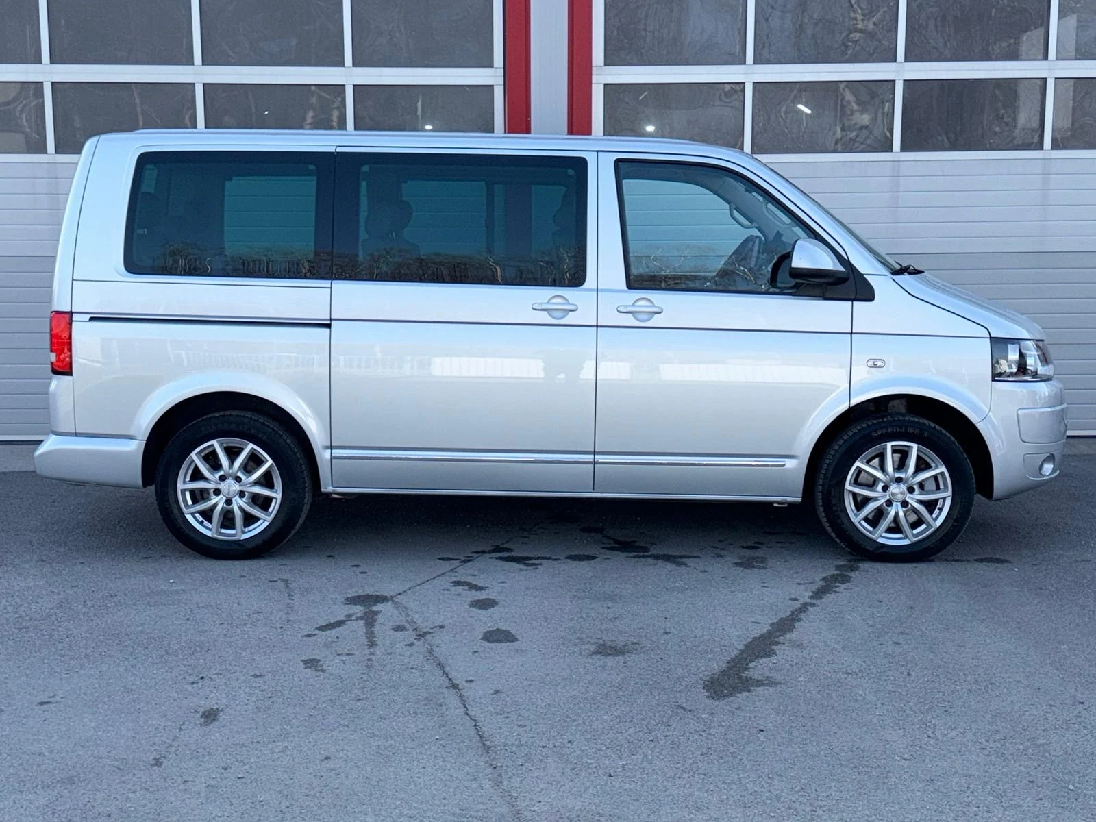 VW Multivan 2.0TDI HIGHLINE AUTOMATIK DSG NAVI KLIMATRONIK , снимка 7 - Бусове и автобуси - 54194082