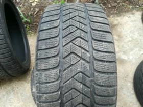 Гуми Зимни 245/40R18, снимка 1