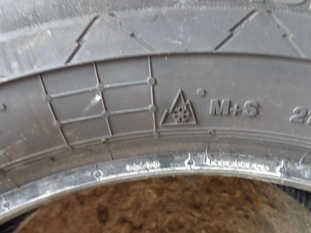 Гуми Зимни 215/60R17, снимка 10 - Гуми и джанти - 16682013