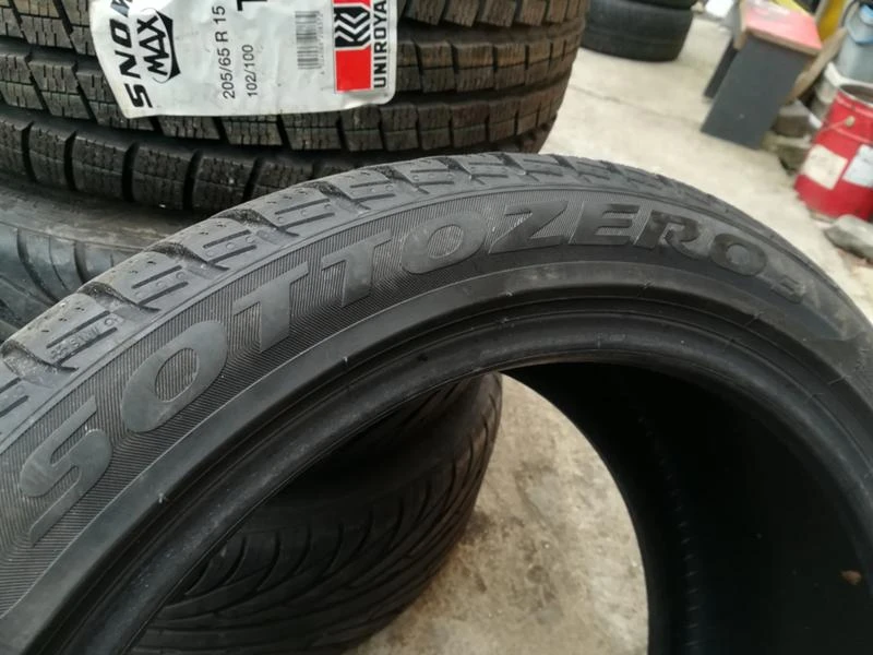 Гуми Зимни 245/40R18, снимка 4 - Гуми и джанти - 20433359