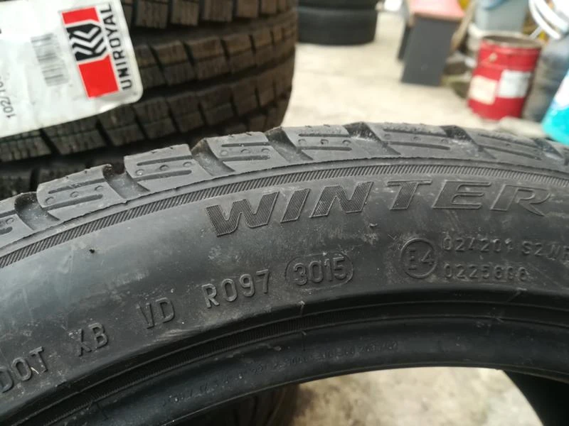 Гуми Зимни 245/40R18, снимка 6 - Гуми и джанти - 20433359