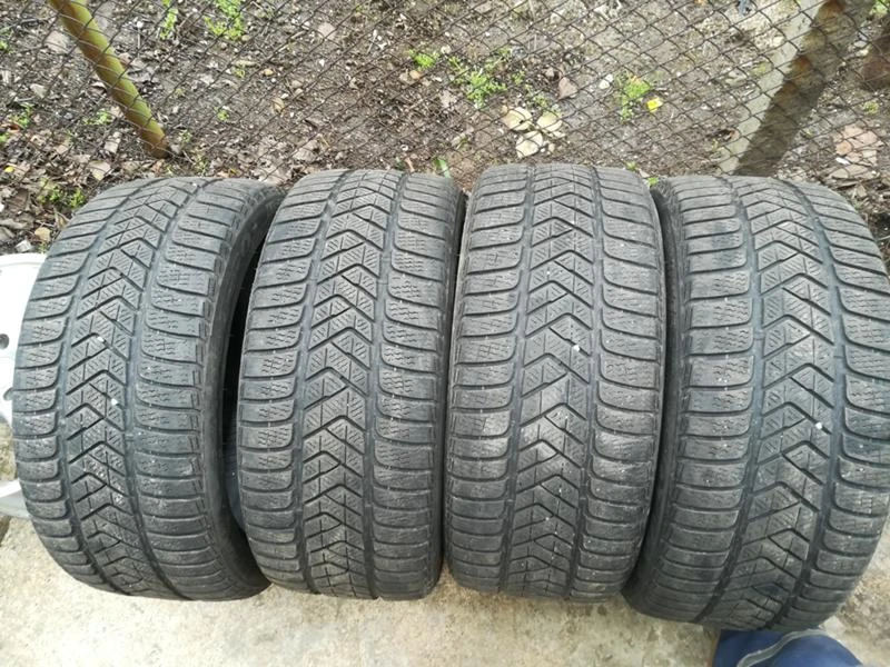 Гуми Зимни 245/40R18, снимка 7 - Гуми и джанти - 20433359