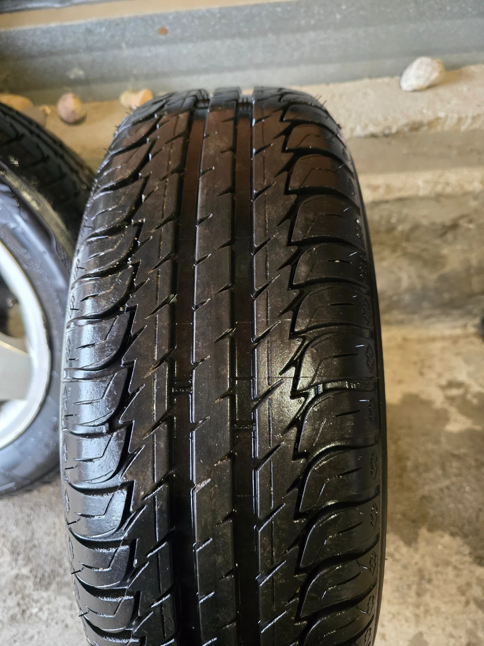 Гуми с джанти Kleber 185/65R15, снимка 3 - Гуми и джанти - 54081724