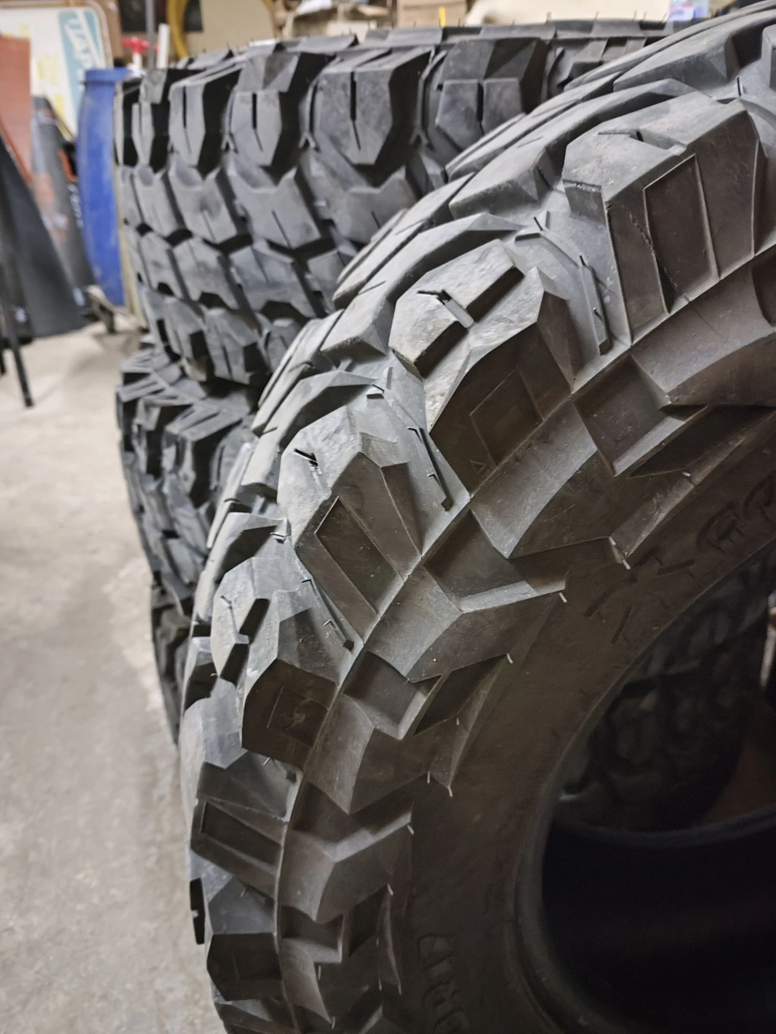 Гуми Всесезонни 265/70R17, снимка 2 - Гуми и джанти - 54621738
