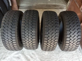 Гуми Зимни 225/70R15, снимка 1 - Гуми и джанти - 49440342