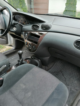 Ford Focus 1.8 i klima, седан, бензин/газ инжекцион, снимка 4 - Автомобили и джипове - 45635173