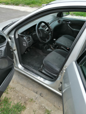 Ford Focus 1.8 i klima, седан, бензин/газ инжекцион, снимка 2 - Автомобили и джипове - 45635173
