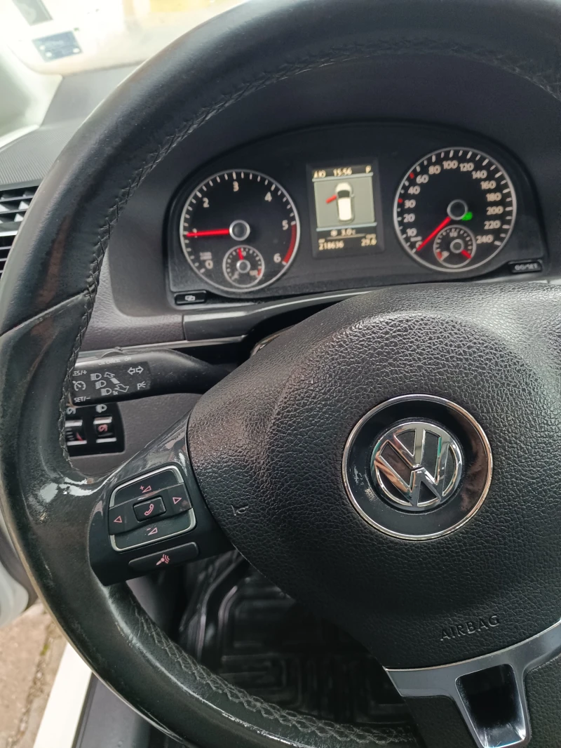 VW Touran, снимка 14 - Автомобили и джипове - 48473521