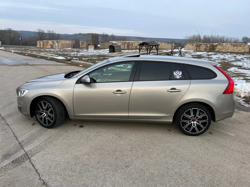 Volvo V60 2.0D D4-181hp, снимка 9 - Автомобили и джипове - 50643546